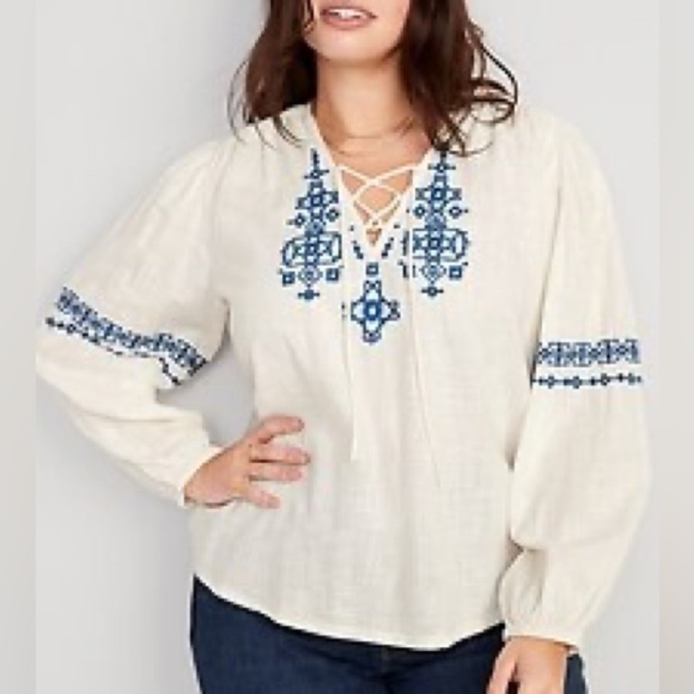 OLD NAVY LACE UP EMBROIDERED POET BLOUSE CREAM COLOR SIZE L.